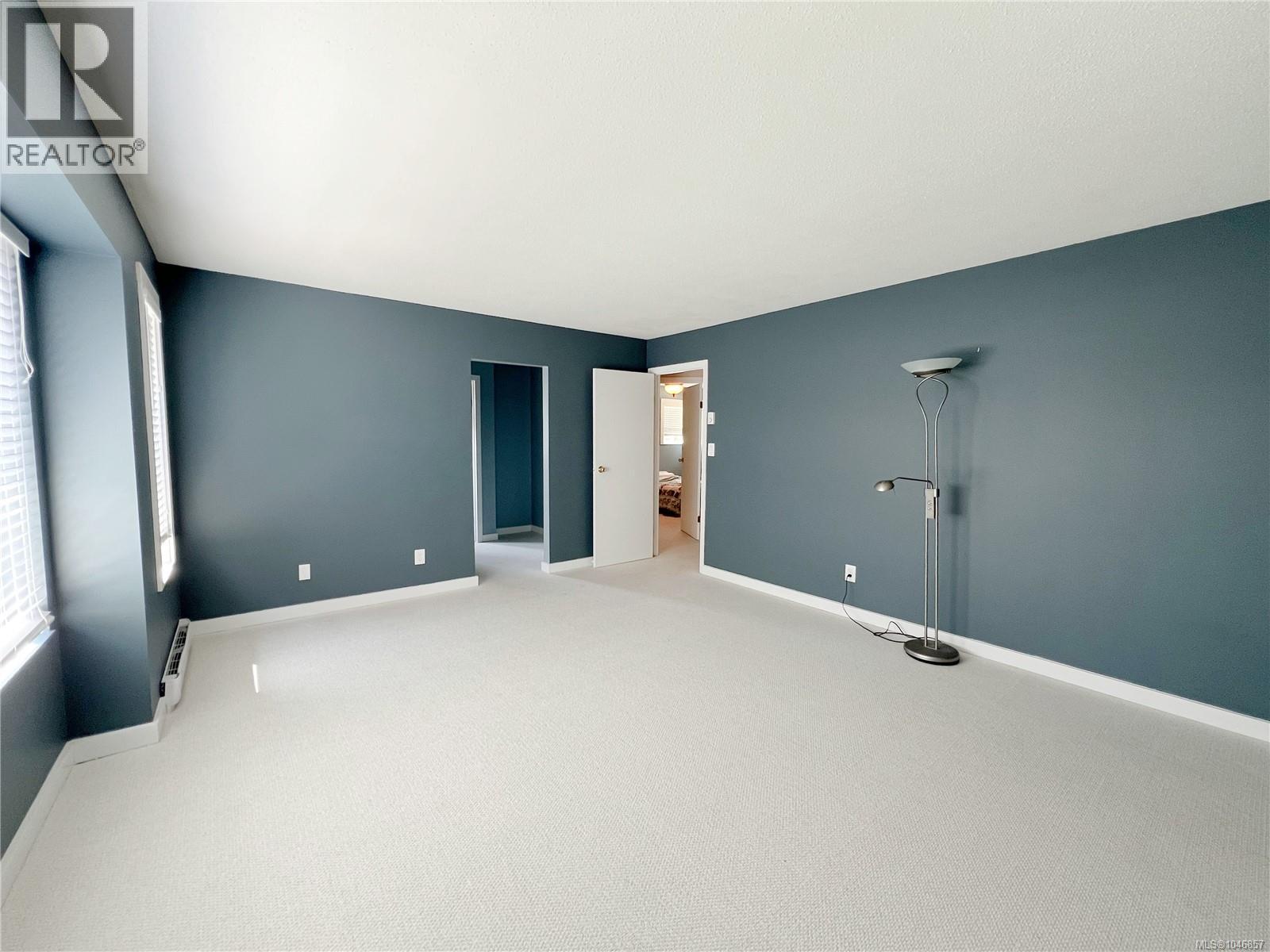 492 CEDAR Cres - Image 14