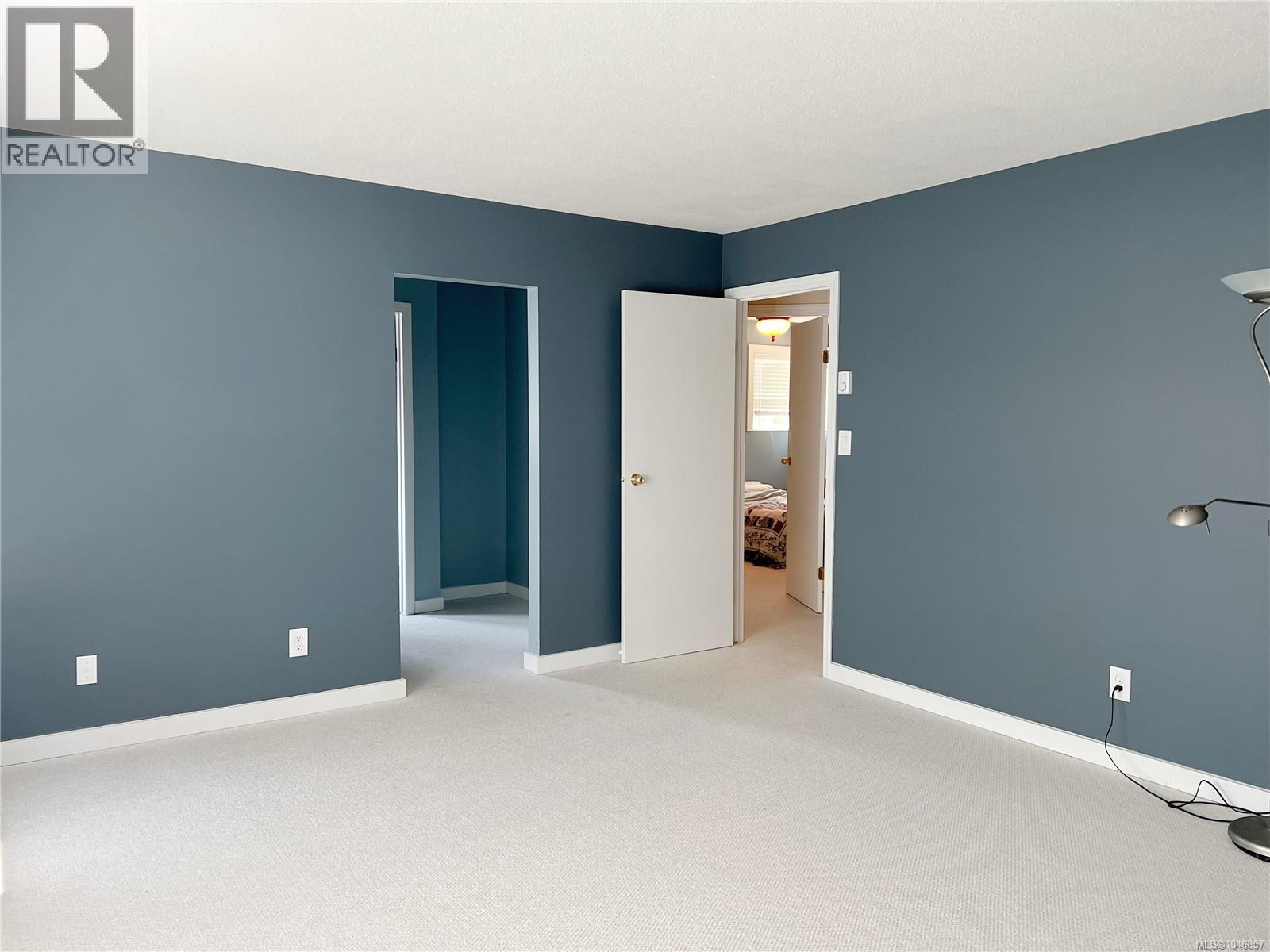 492 CEDAR Cres - 16