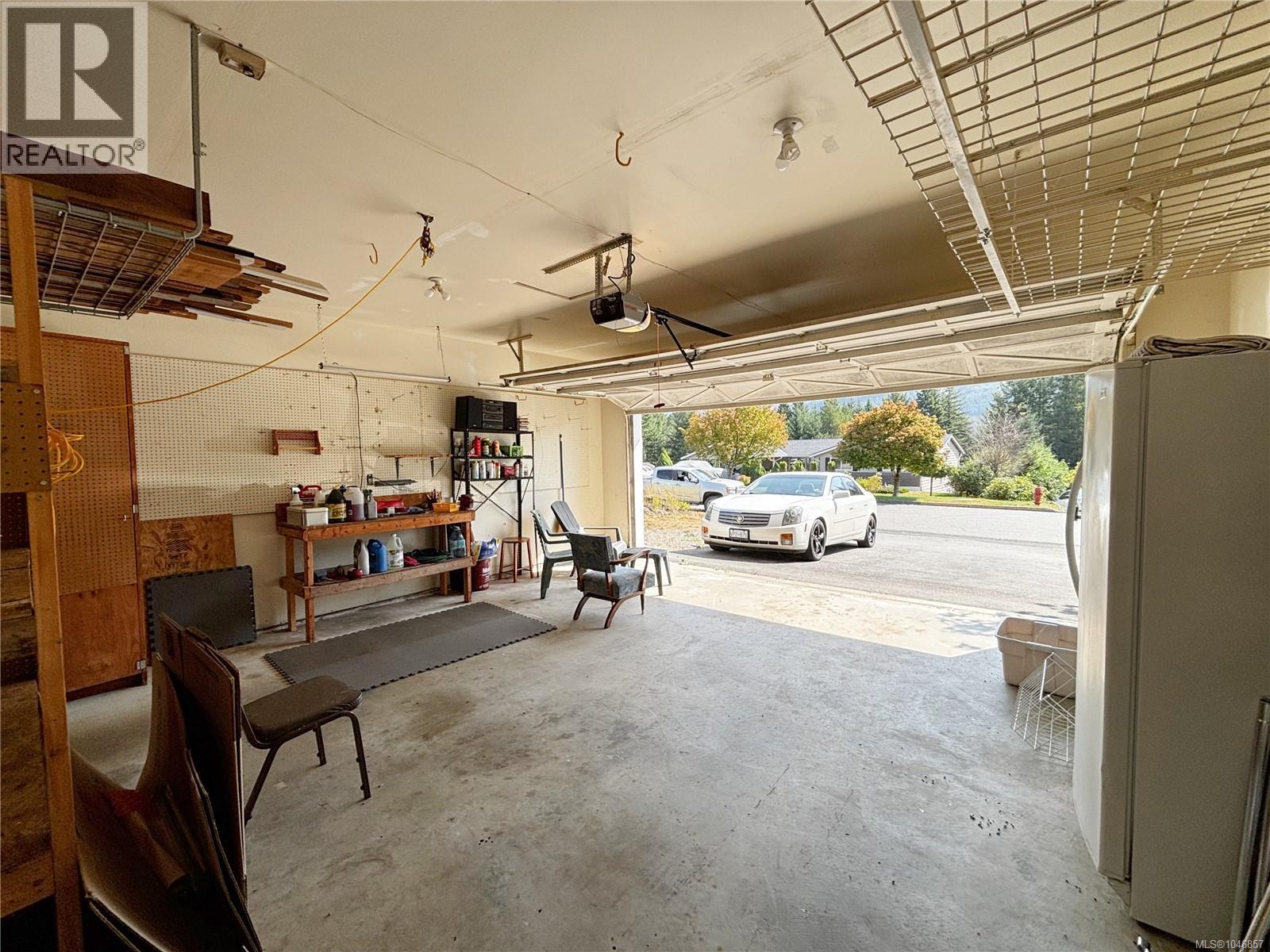 492 CEDAR Cres - Image 39