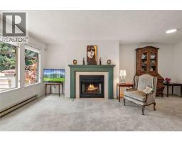 Living room - 5 909 Admirals Rd, Esquimalt, BC V9A2P1 Photo 10
