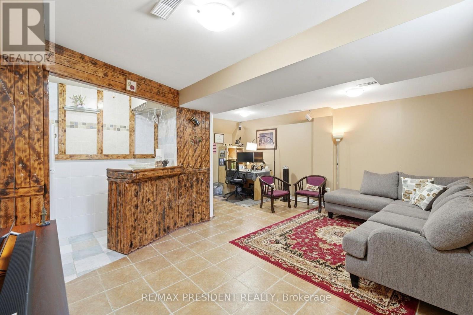 #23 45 SEABREEZE CRESCENT - 26