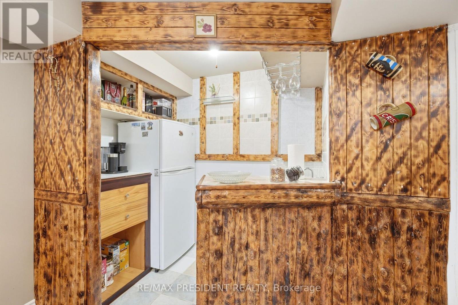 #23 45 SEABREEZE CRESCENT - 28