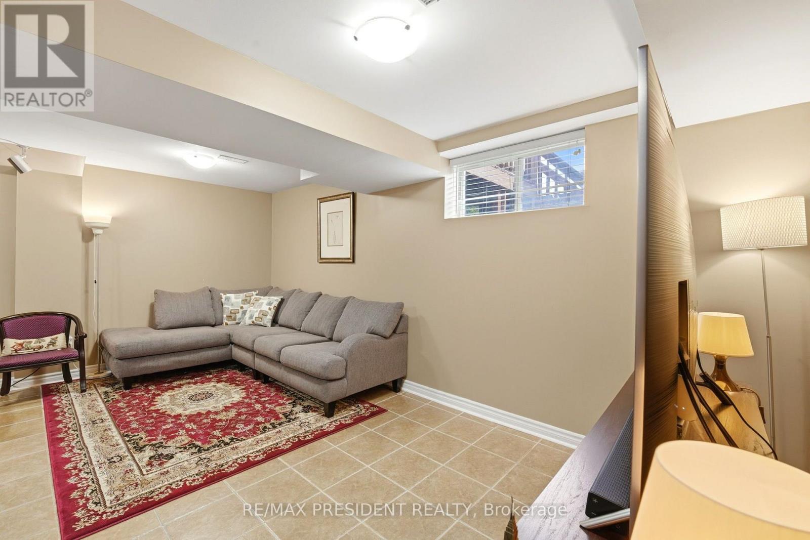 #23 45 SEABREEZE CRESCENT - 25