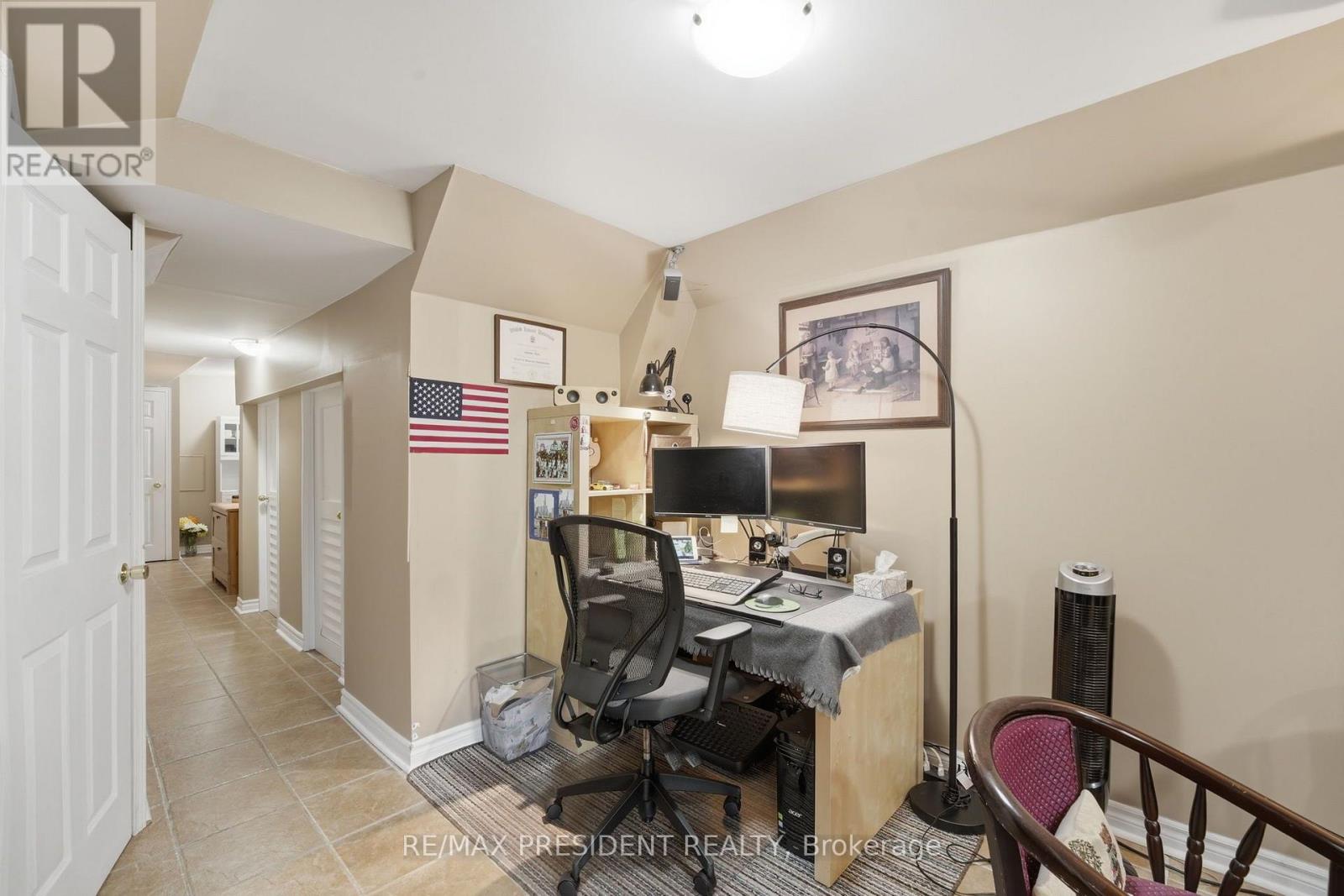 #23 45 SEABREEZE CRESCENT - 29