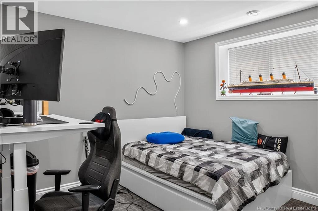 34 McMaster Avenue - Image 32