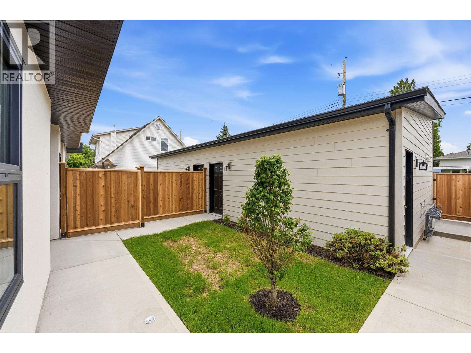 #1 943 Fuller Avenue - 11