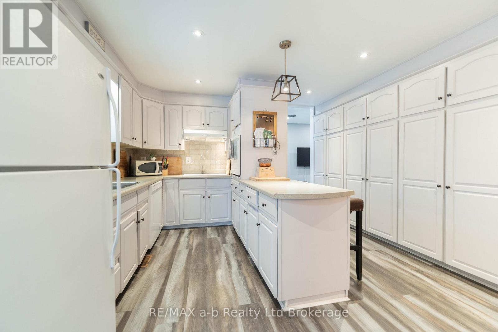 13 POTTERS ROAD N - Image 15