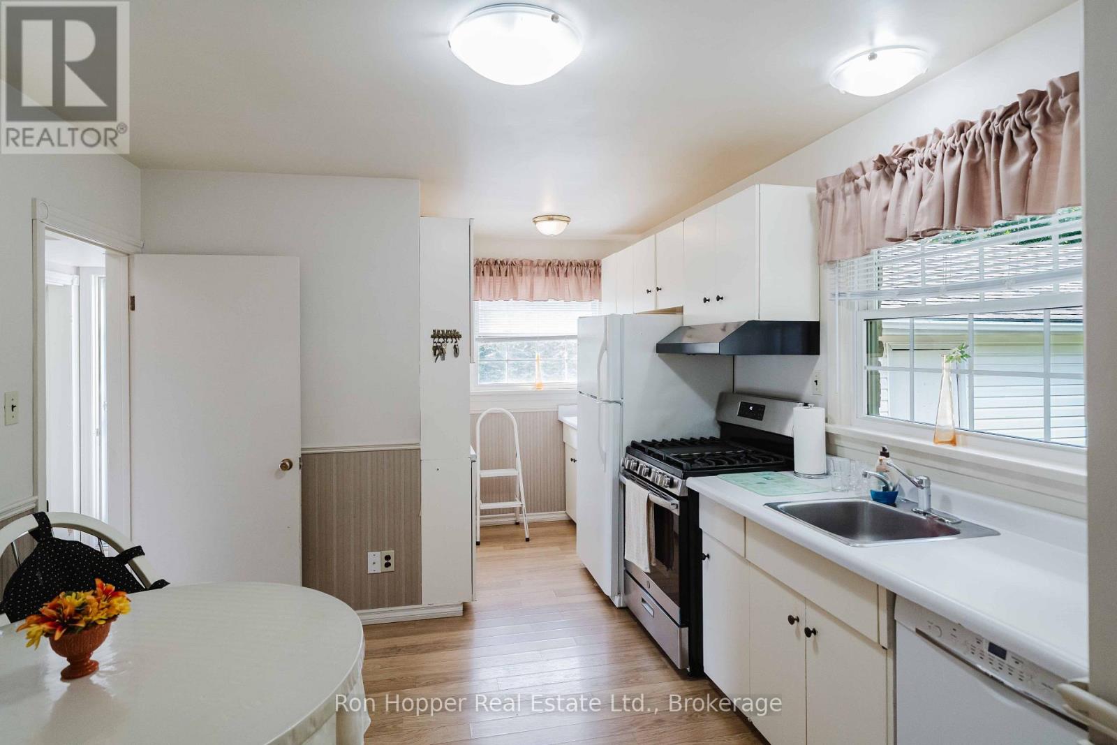 680 6TH AVENUE W - Image 15