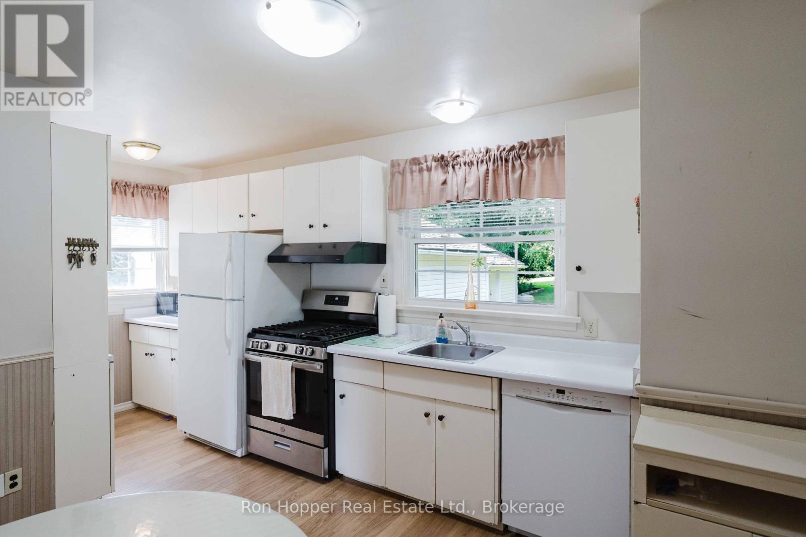 680 6TH AVENUE W - Image 17
