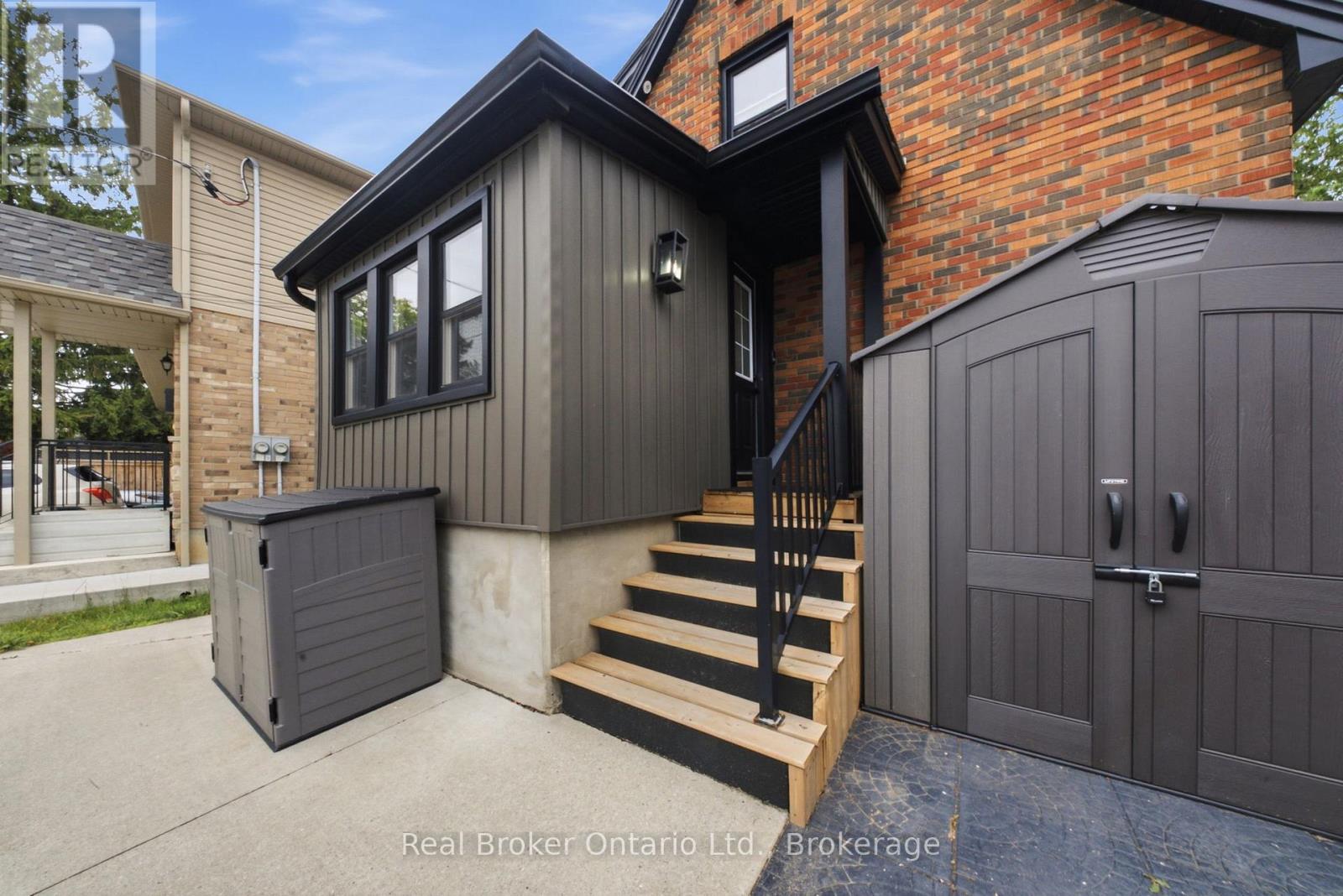 175 GRAND RIVER AVENUE - Image 29