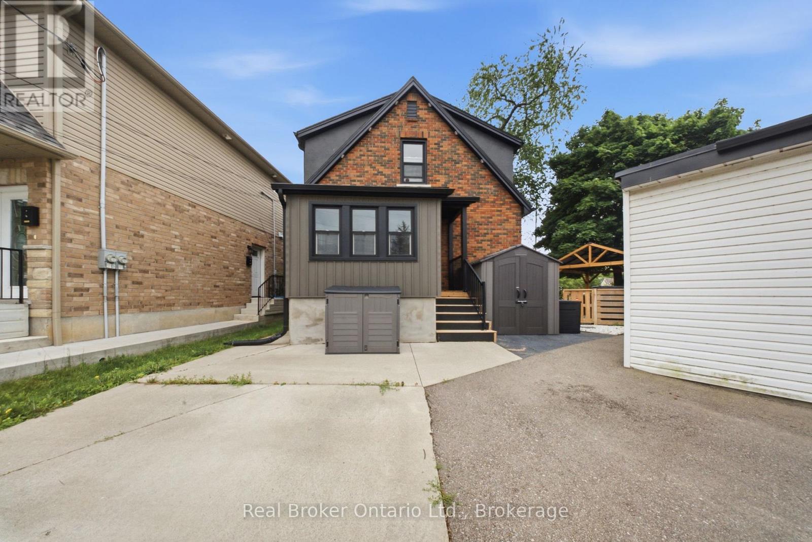 175 GRAND RIVER AVENUE - Image 30