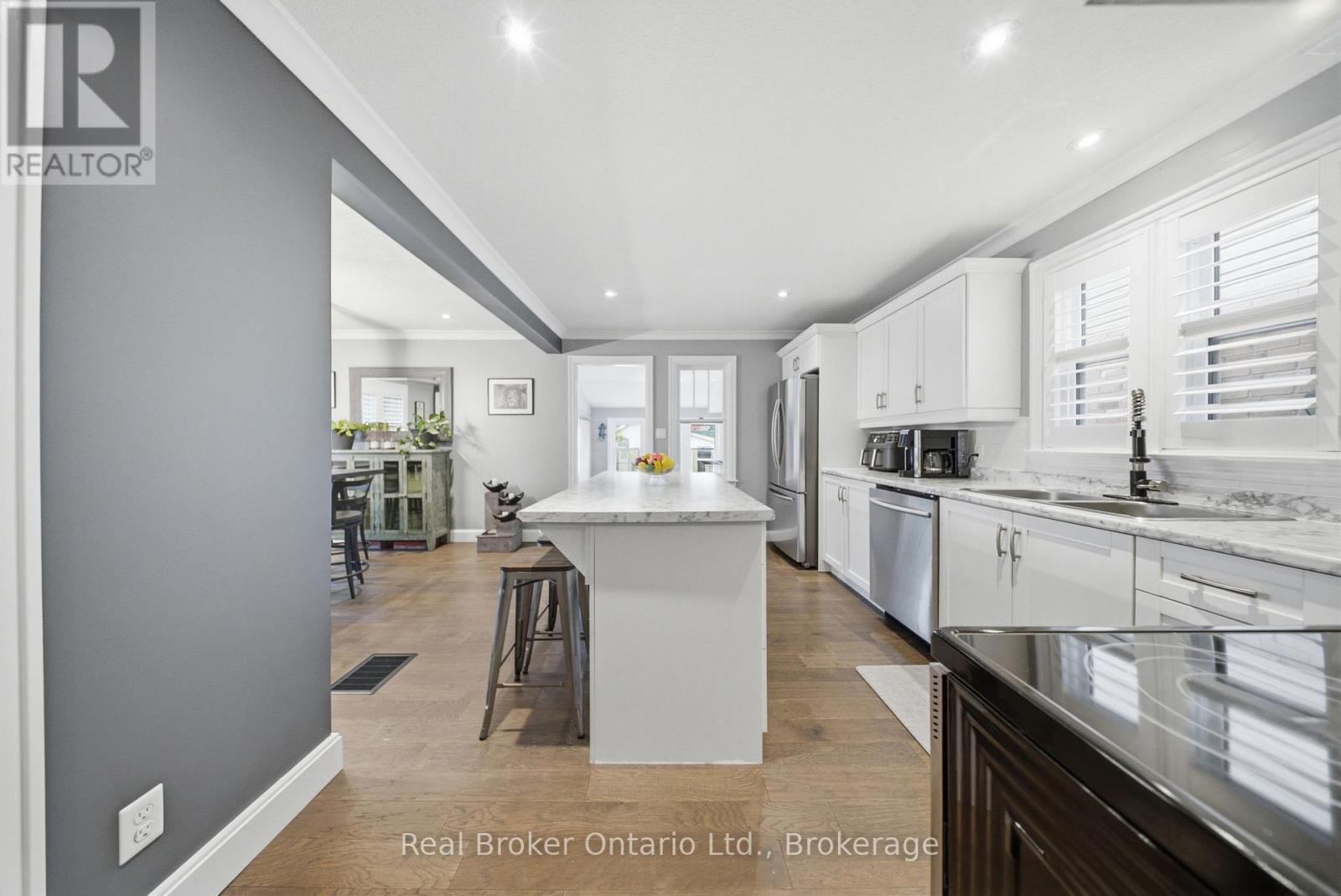 175 GRAND RIVER AVENUE - Image 7