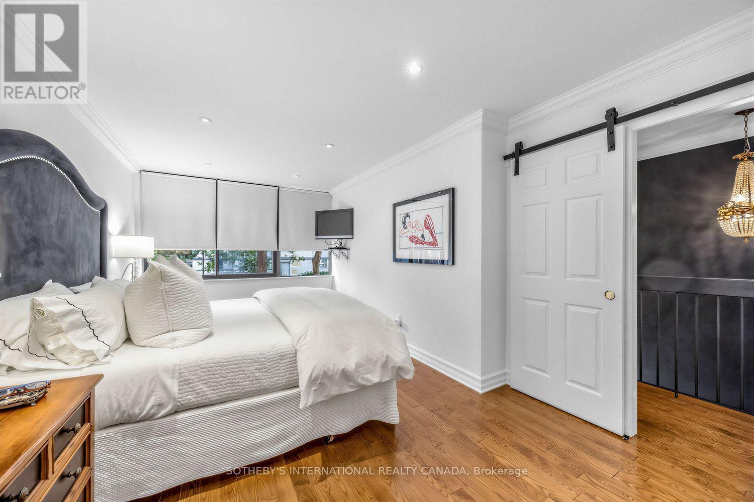 #A10 142 PEARS AVENUE - 20