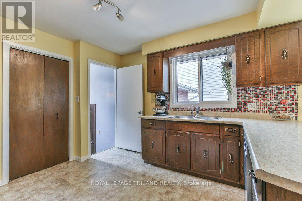 425 QUEEN STREET - Image 13