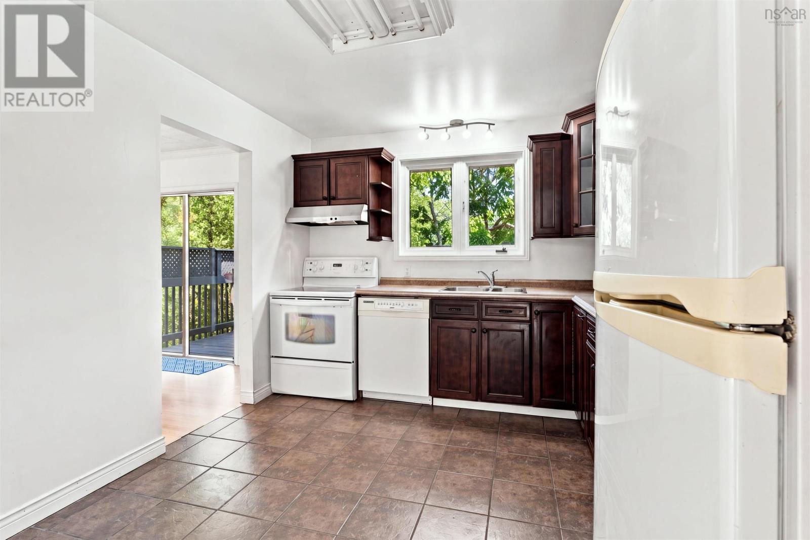 Property 7 of 27 of 2 Applewood Lane