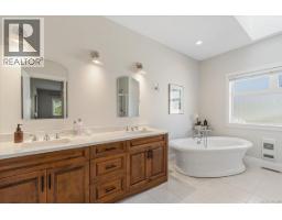 Family room - 609 Meadow Dr, Qualicum Beach, BC V9K2T2 Photo 12