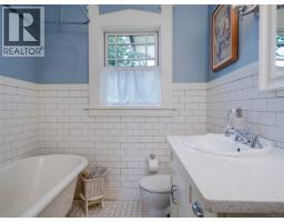 1043 St. Patrick St, Oak Bay, BC V8S4Y2 Photo 25