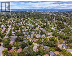 1043 St. Patrick St, Oak Bay, BC V8S4Y2 Photo 43