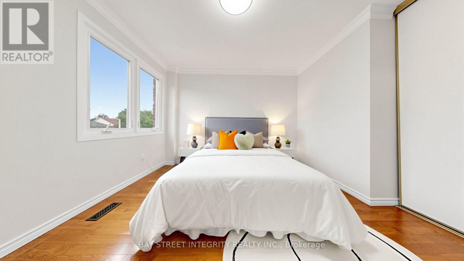41 JONATHAN GATE - Image 32