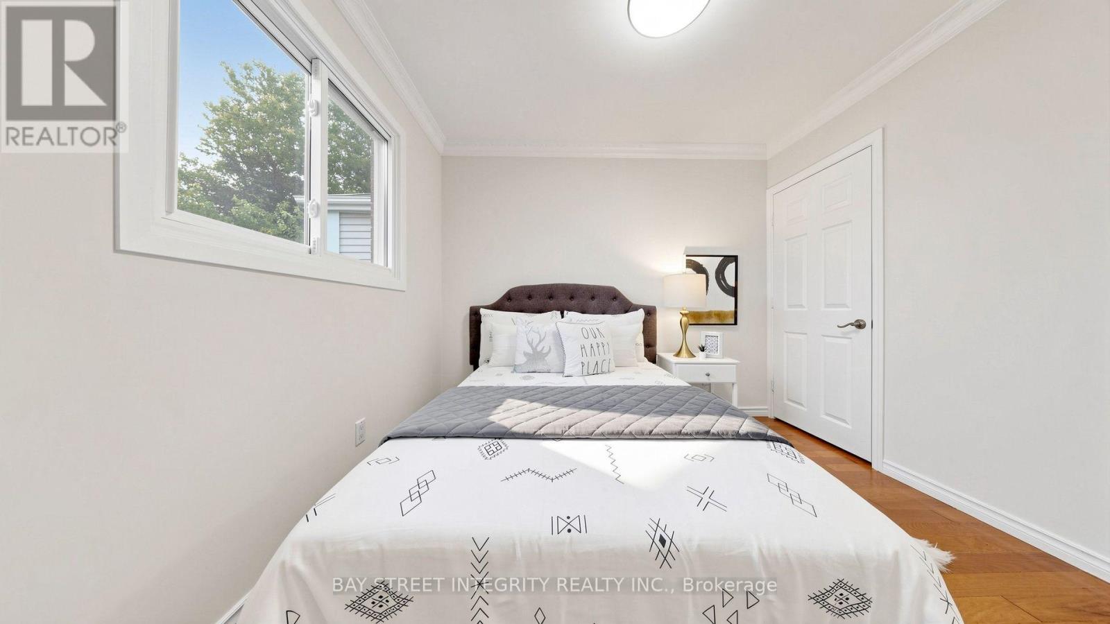 41 JONATHAN GATE - 37