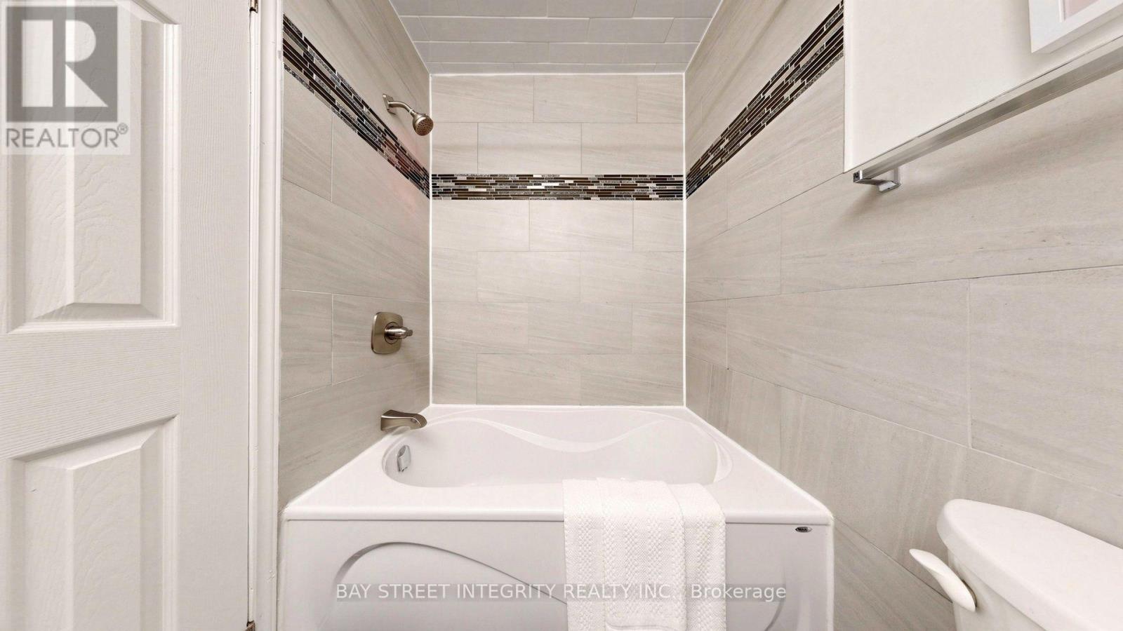 41 JONATHAN GATE - 39