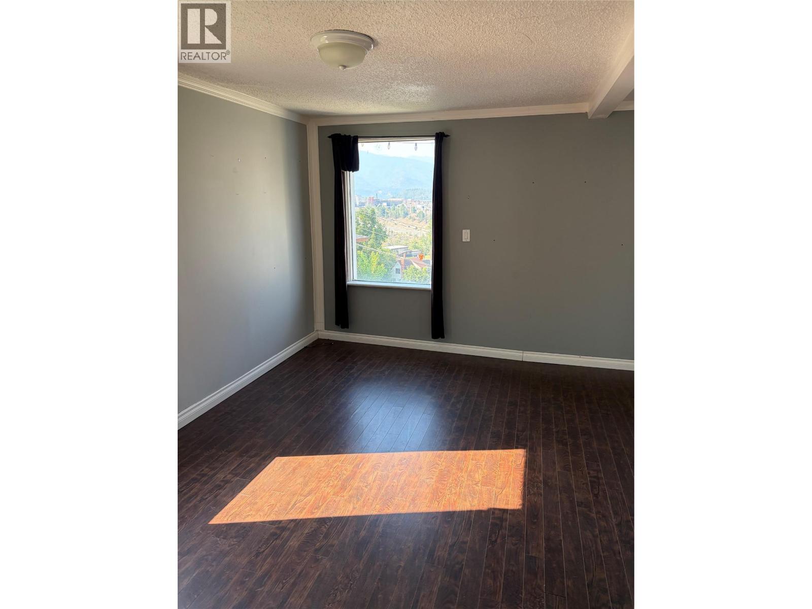 626 Hendry Street - 13