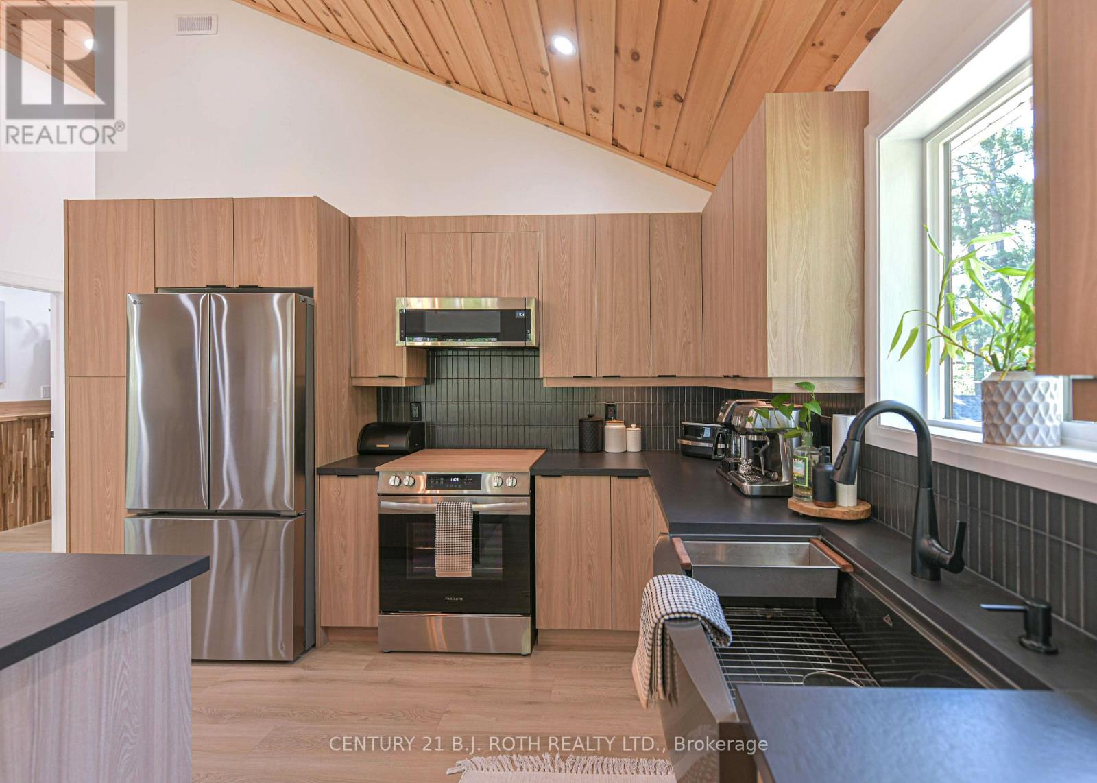 3332 QUETTON STREET - Image 25