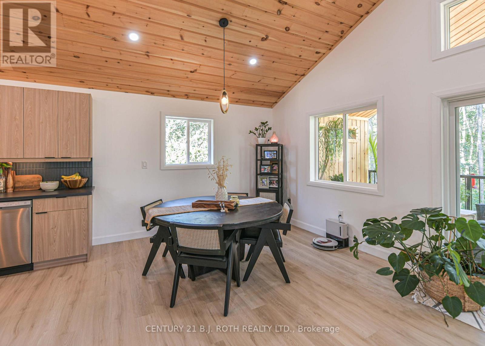 3332 QUETTON STREET - Image 26