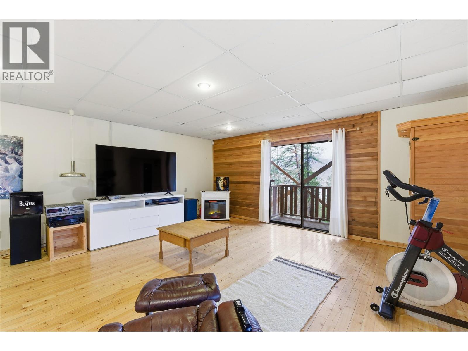 324 Clifton Road N - 29