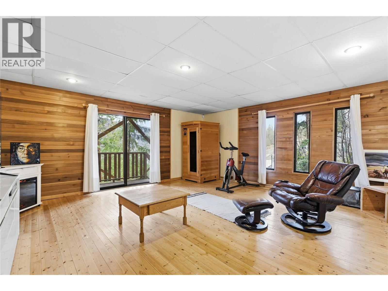  324 Clifton Road North, Kelowna