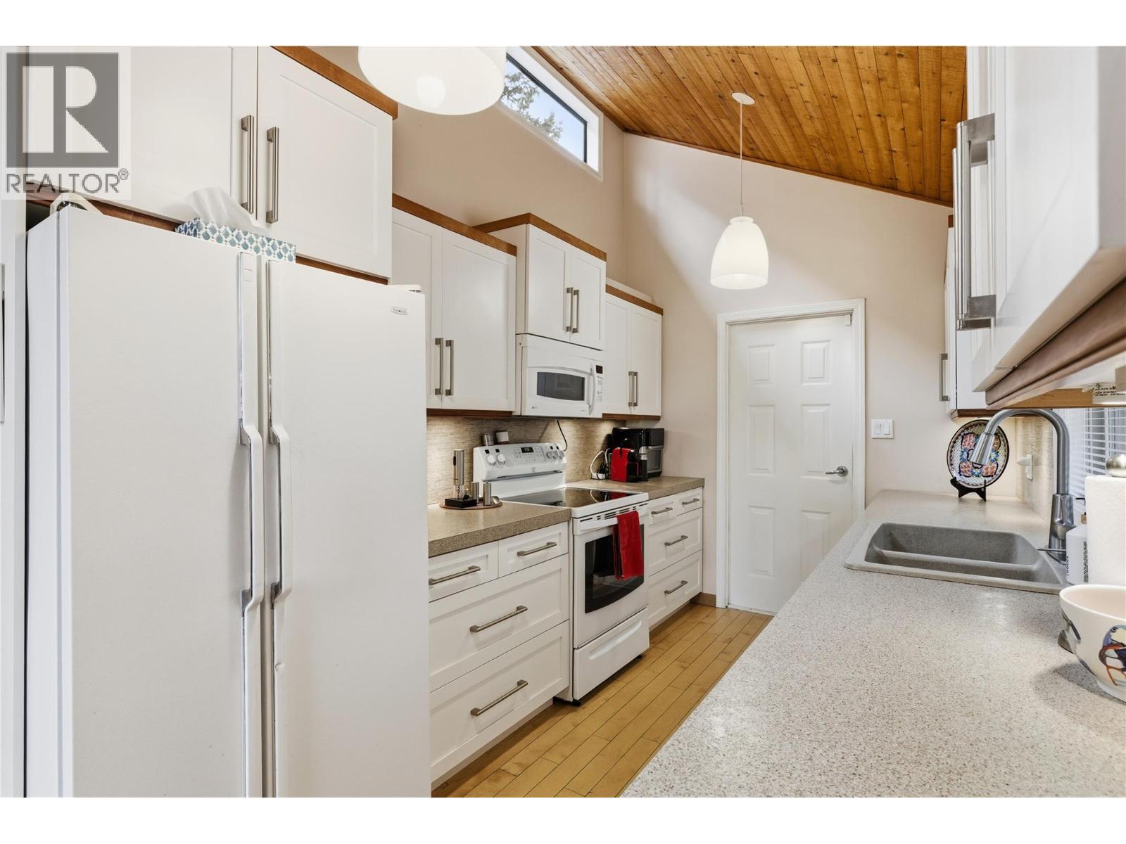  324 Clifton Road North, Kelowna