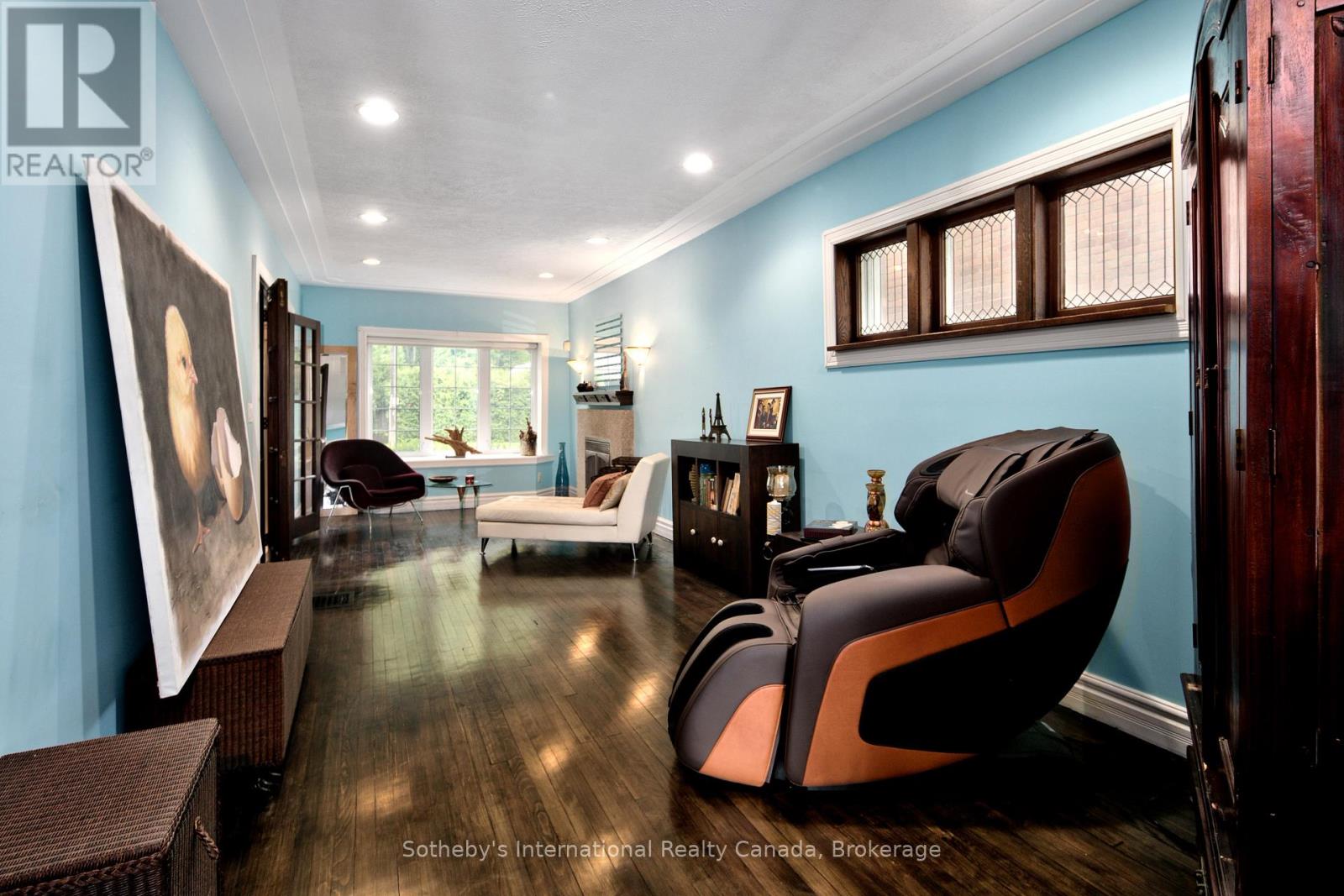 457 2ND AVENUE W - 11