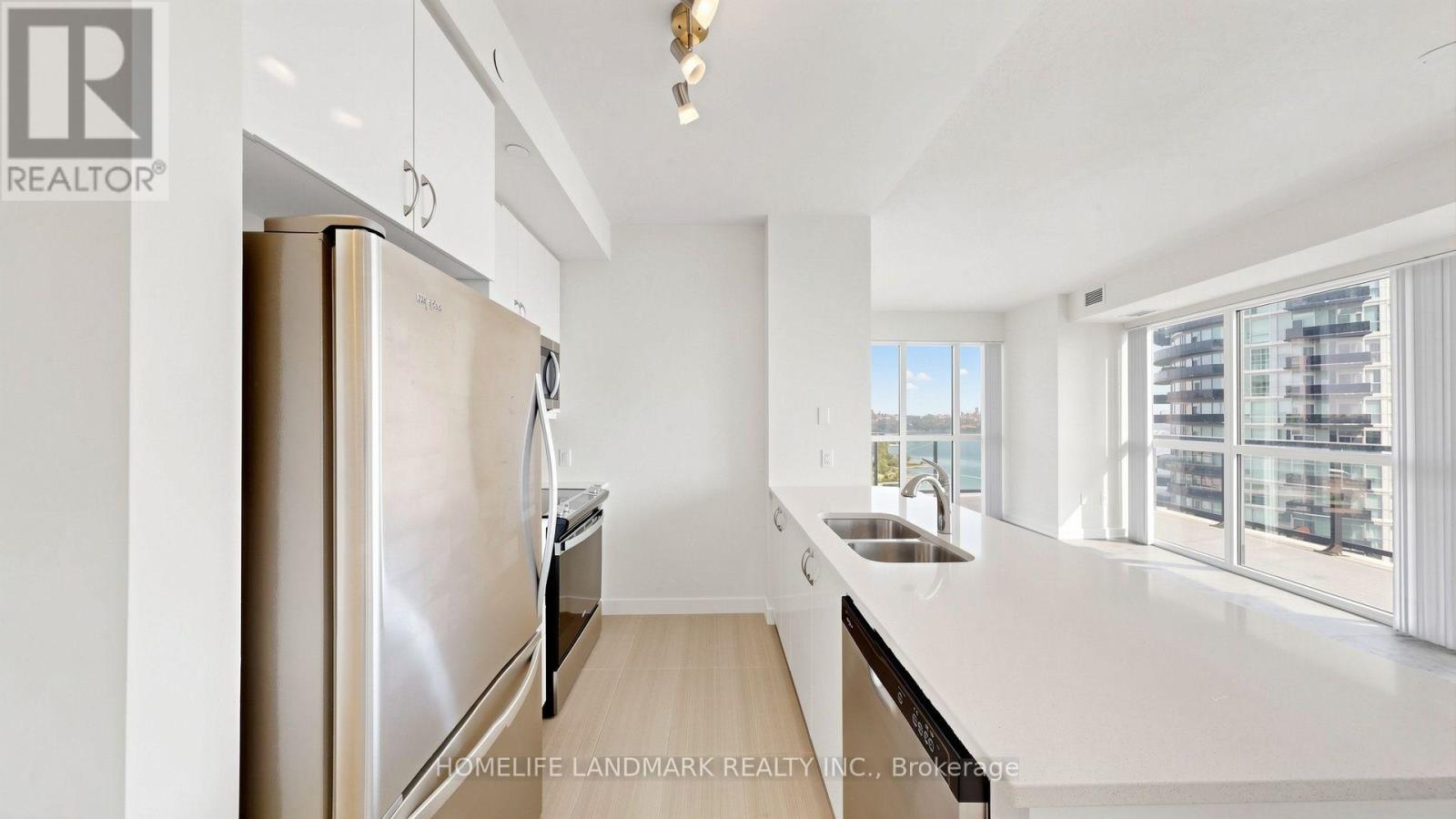 #2702 38 ANNIE CRAIG DRIVE - 10