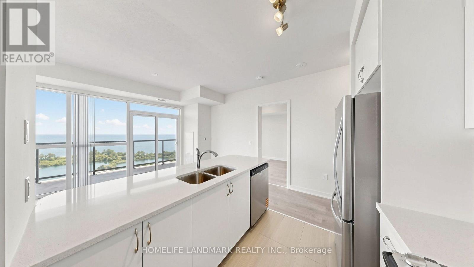 #2702 38 ANNIE CRAIG DRIVE - 11