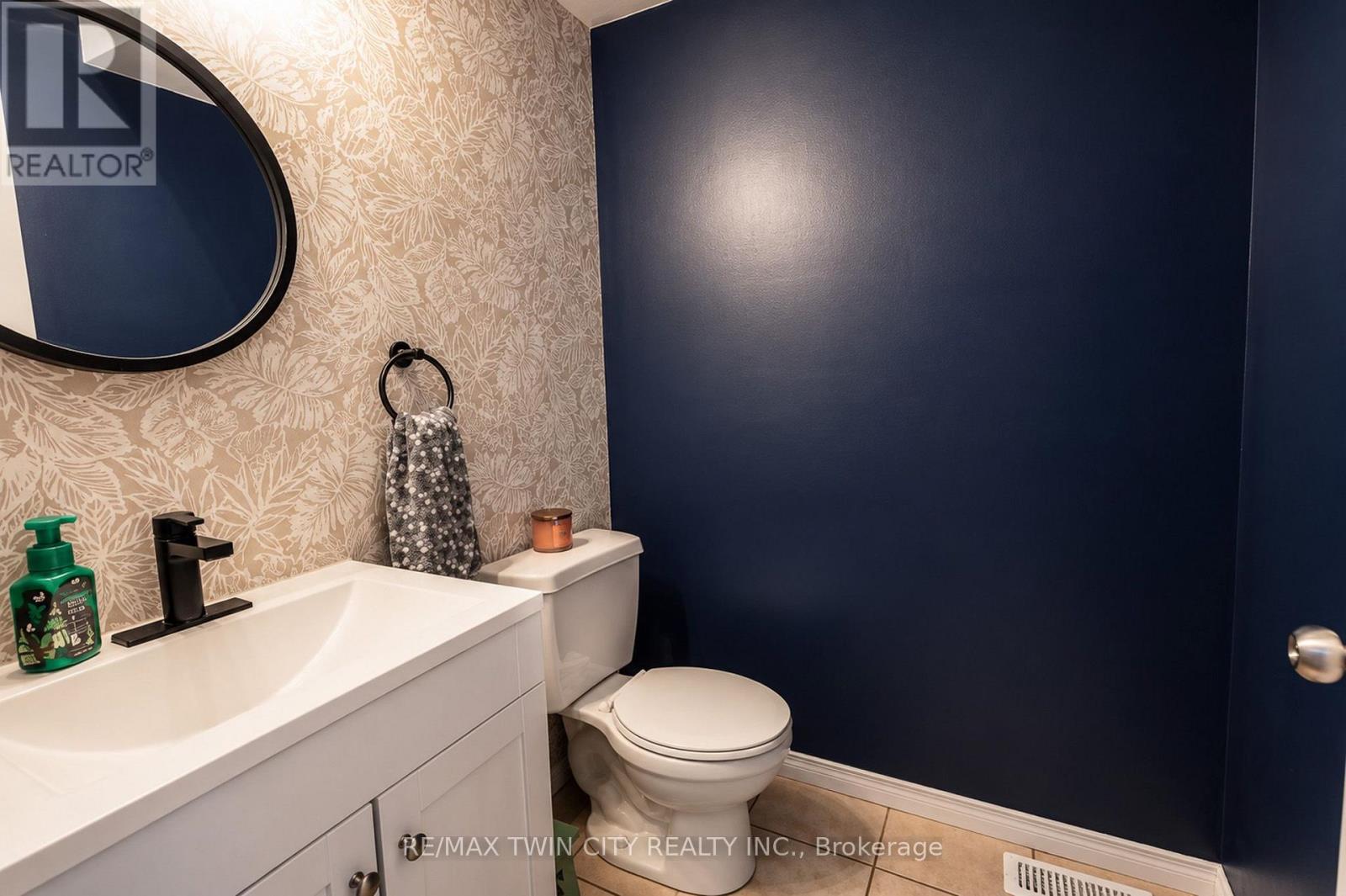 #86 750 LAWRENCE STREET - Image 11