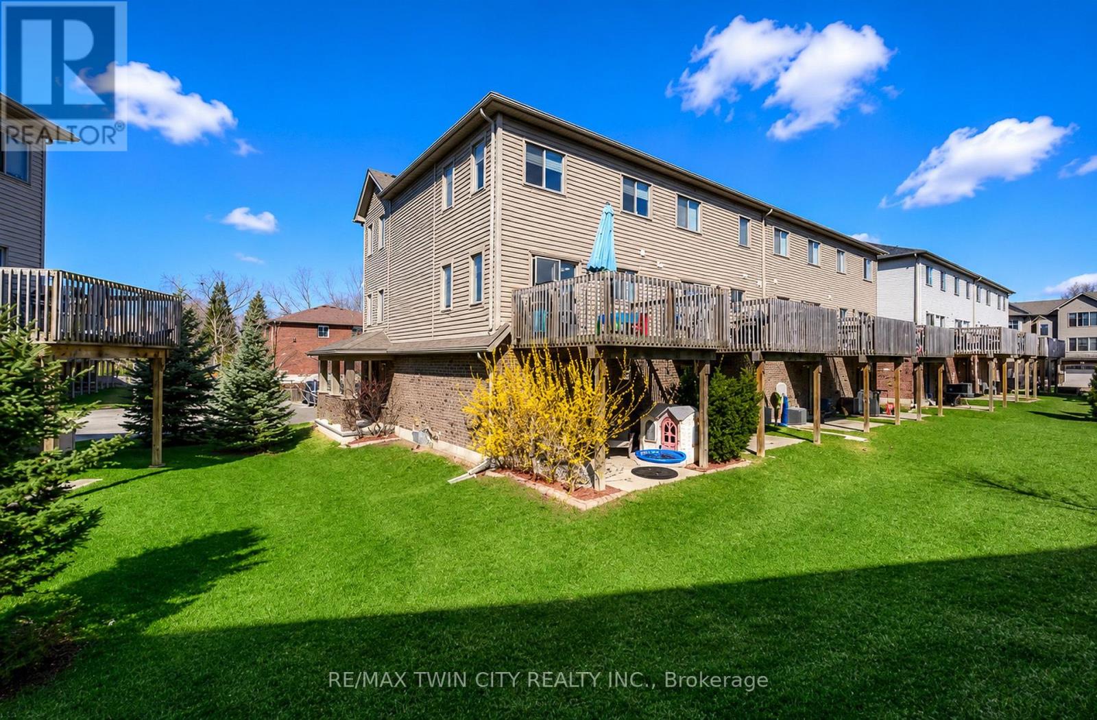 #86 750 LAWRENCE STREET - Image 18