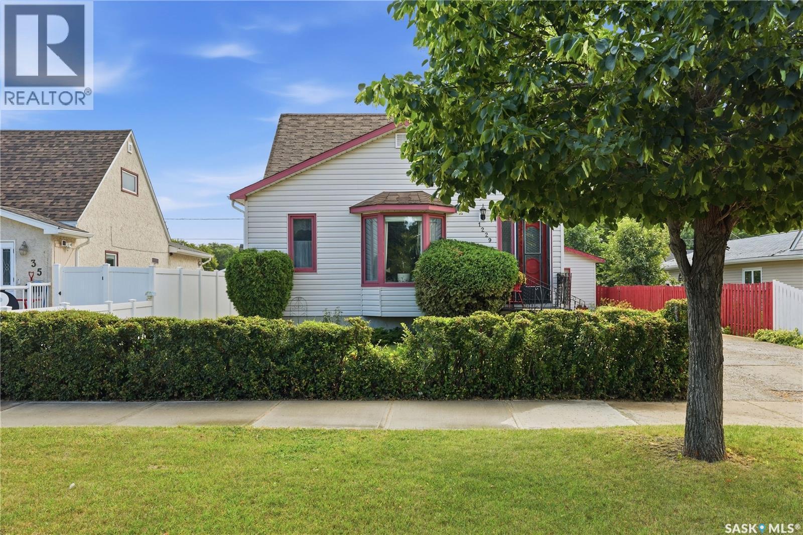 1229 Willow AVENUE - 1