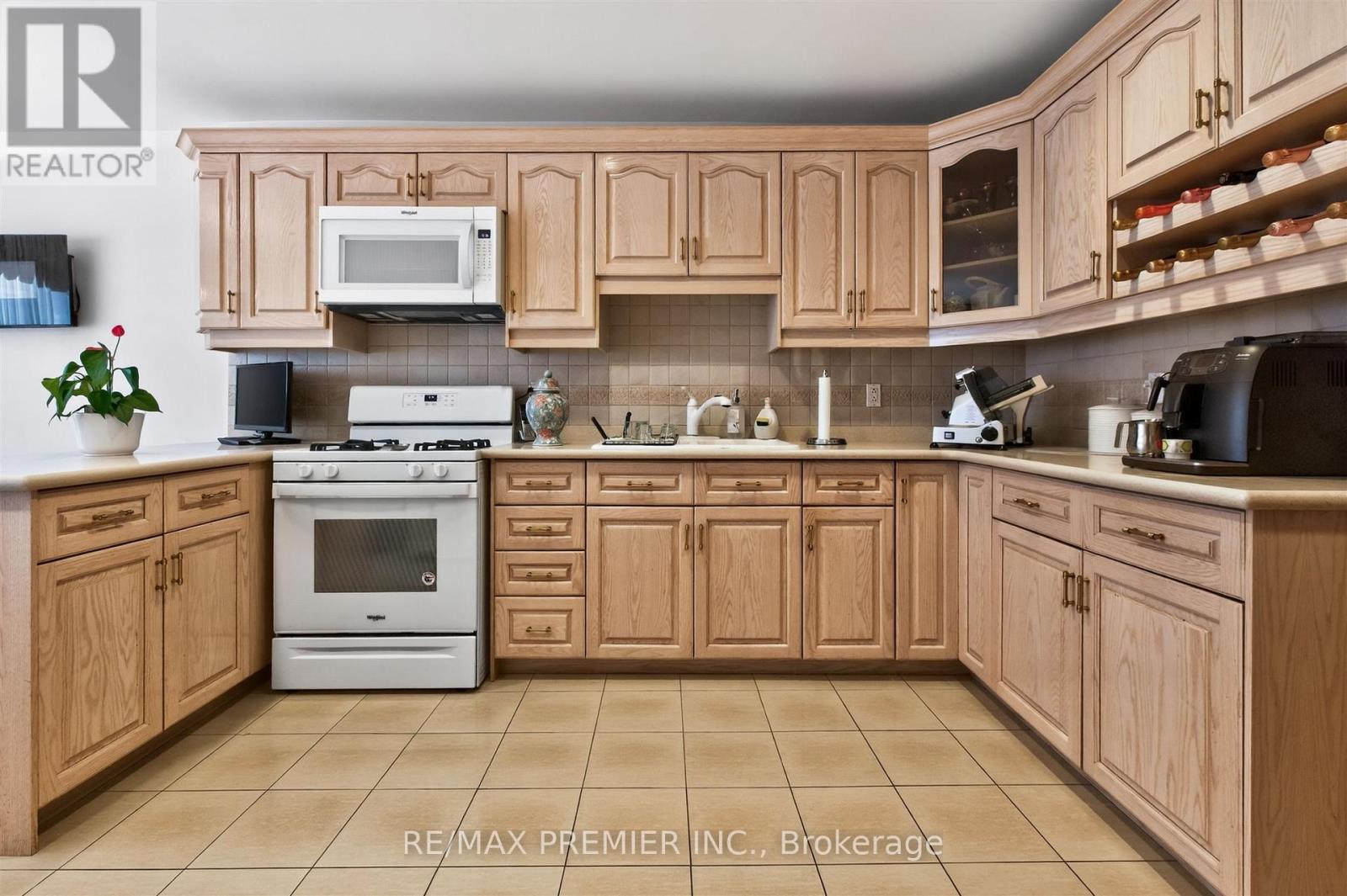 553 GREENWOOD AVENUE - Image 19