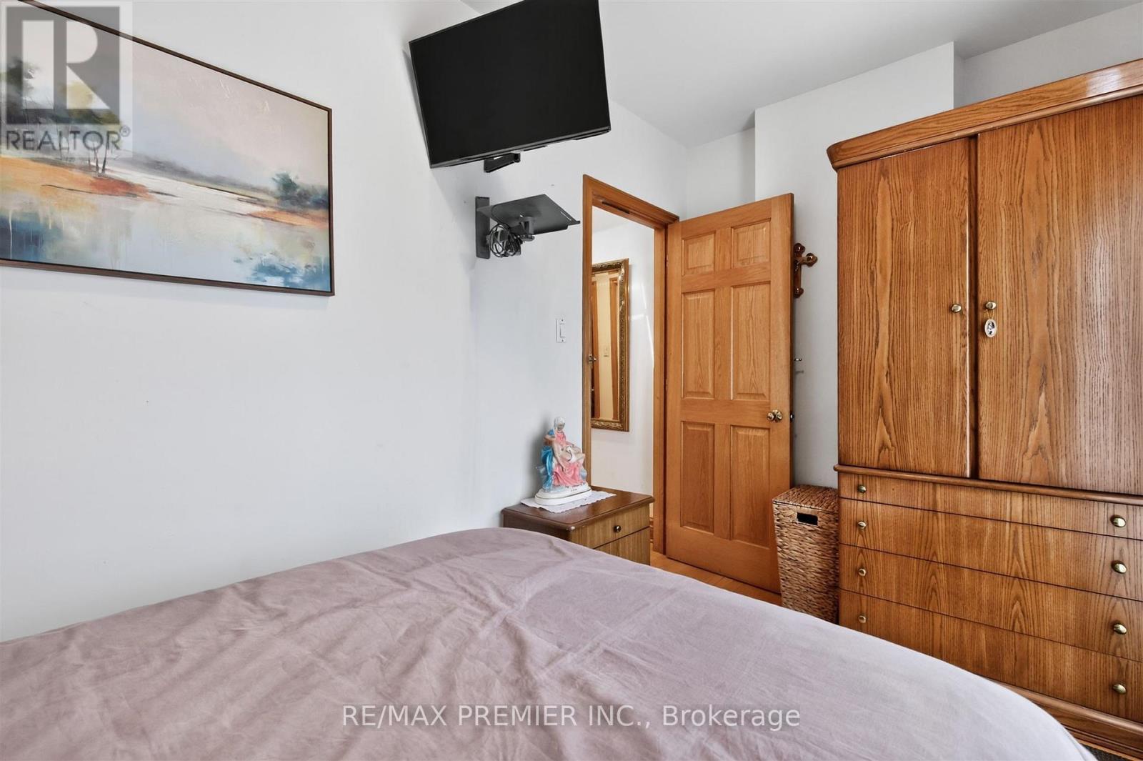 553 GREENWOOD AVENUE - Image 28