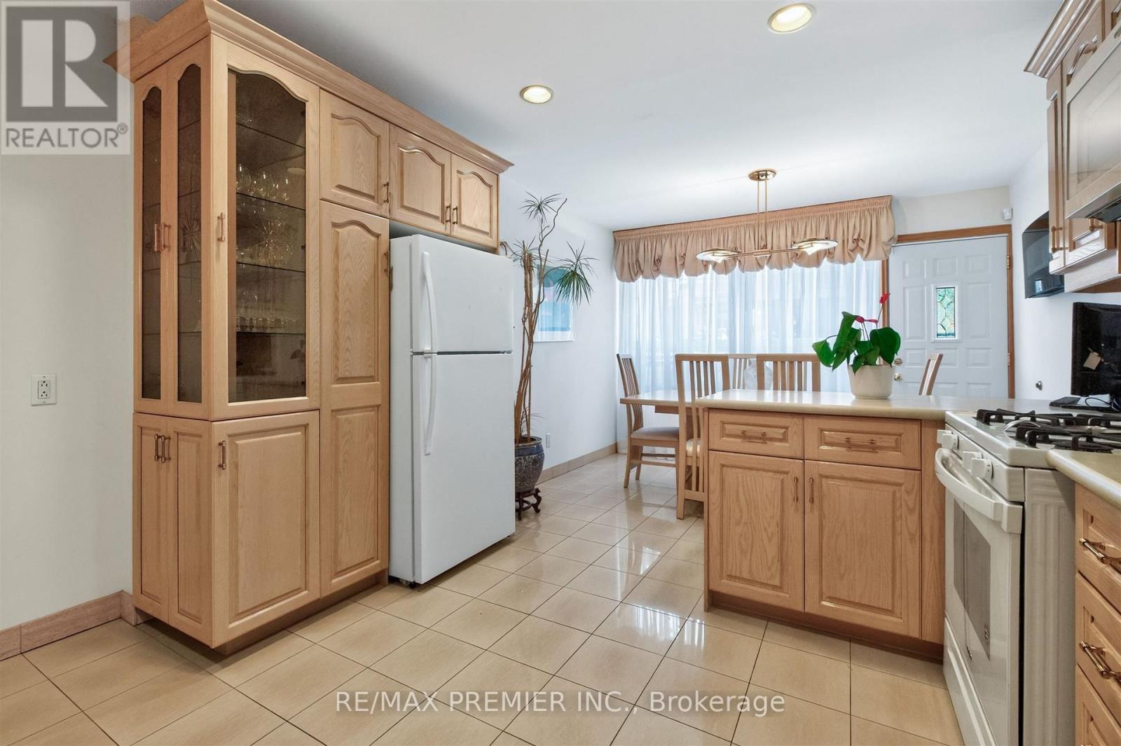 553 GREENWOOD AVENUE - Image 16