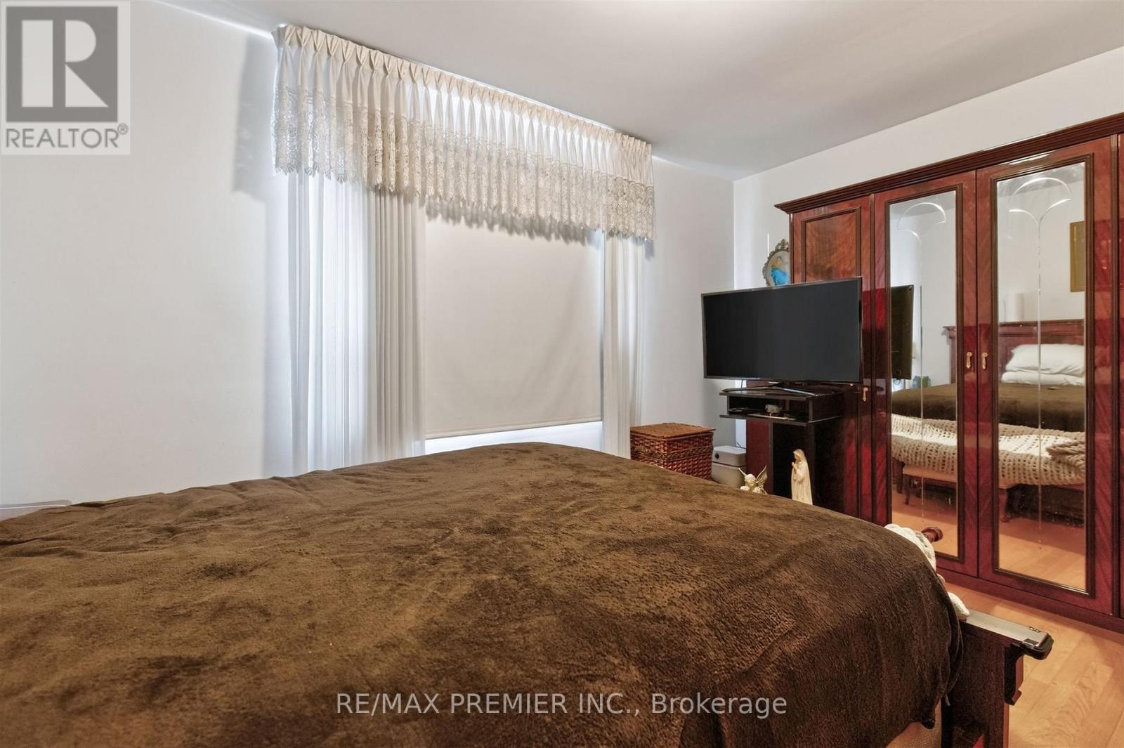 553 GREENWOOD AVENUE - Image 26