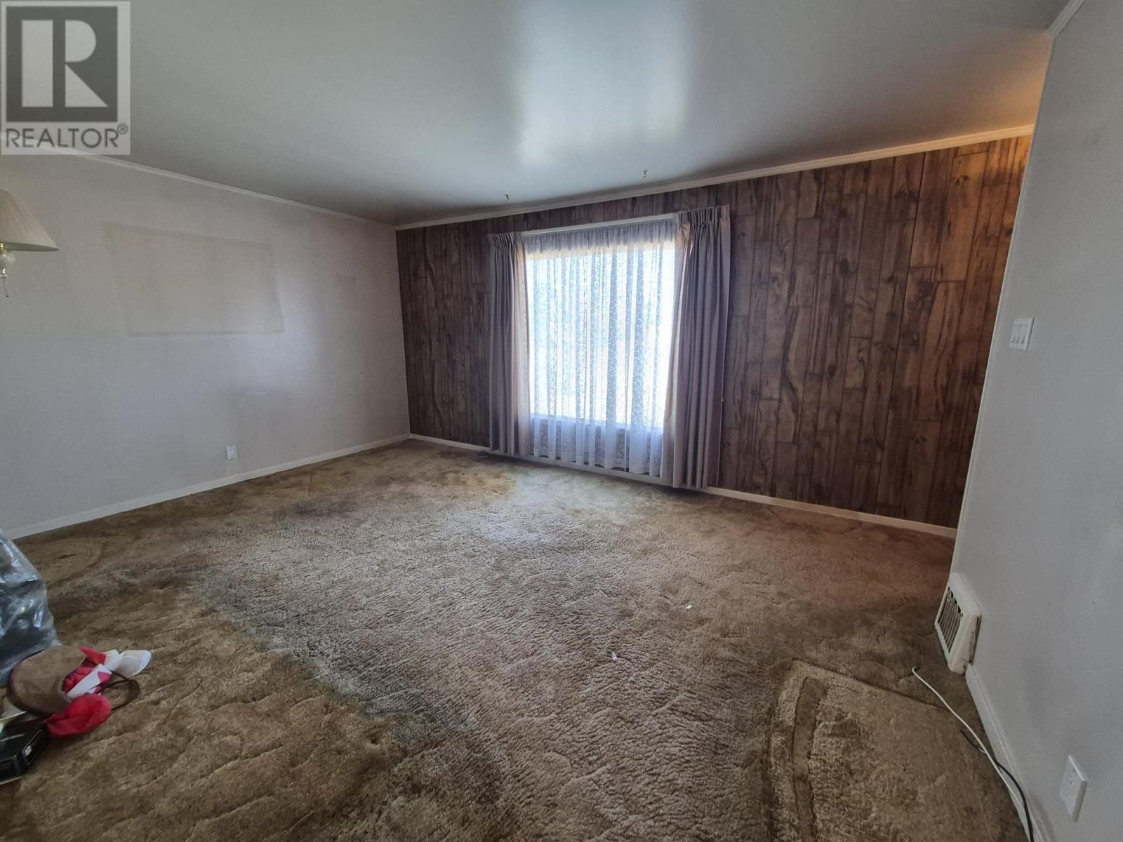 2 Laurier Ave - Image 5