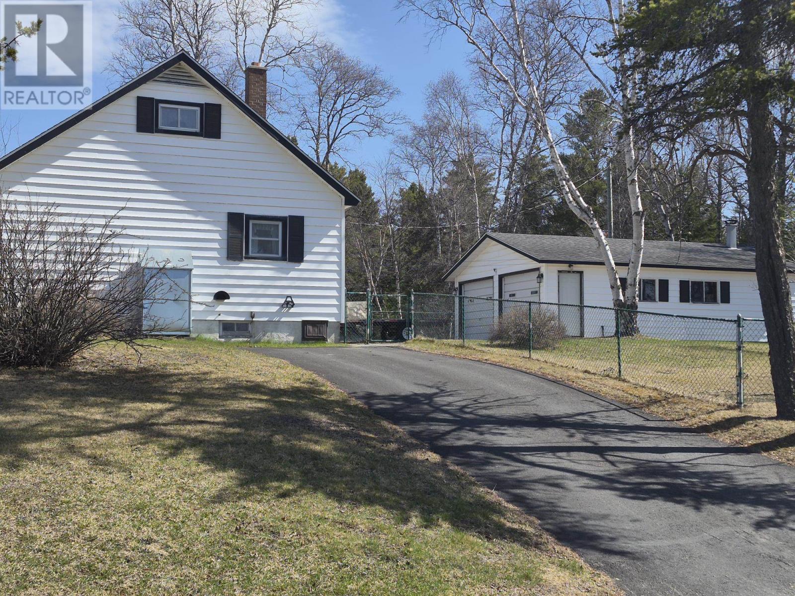 2 Laurier Ave - Image 39