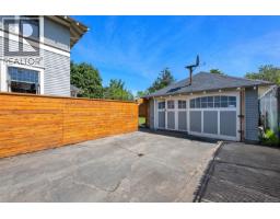 Entrance - 3107 Quadra St, Victoria, BC V8X1E9 Photo 19