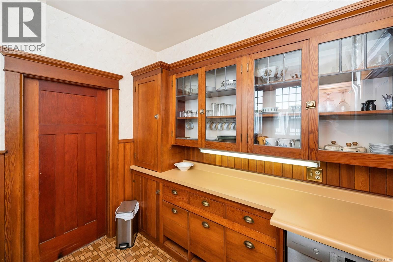 3107 Quadra St - 38