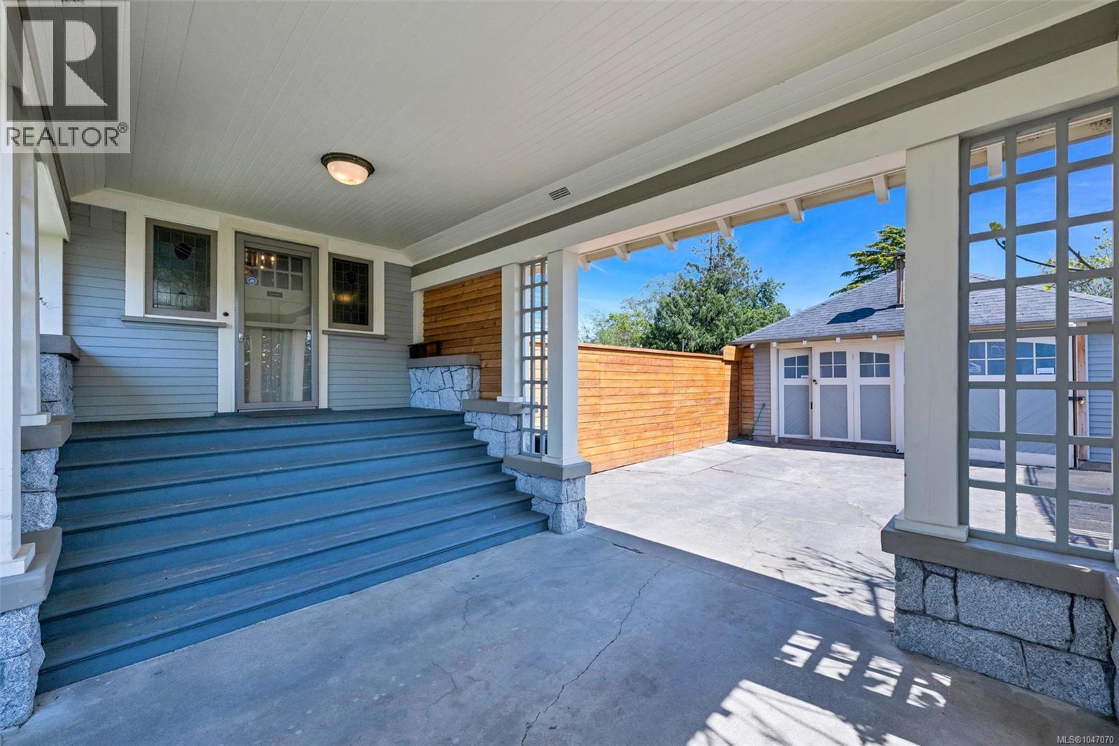 3107 Quadra St - 94