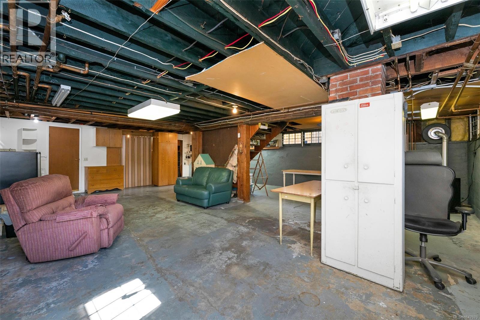 3107 Quadra St - 91