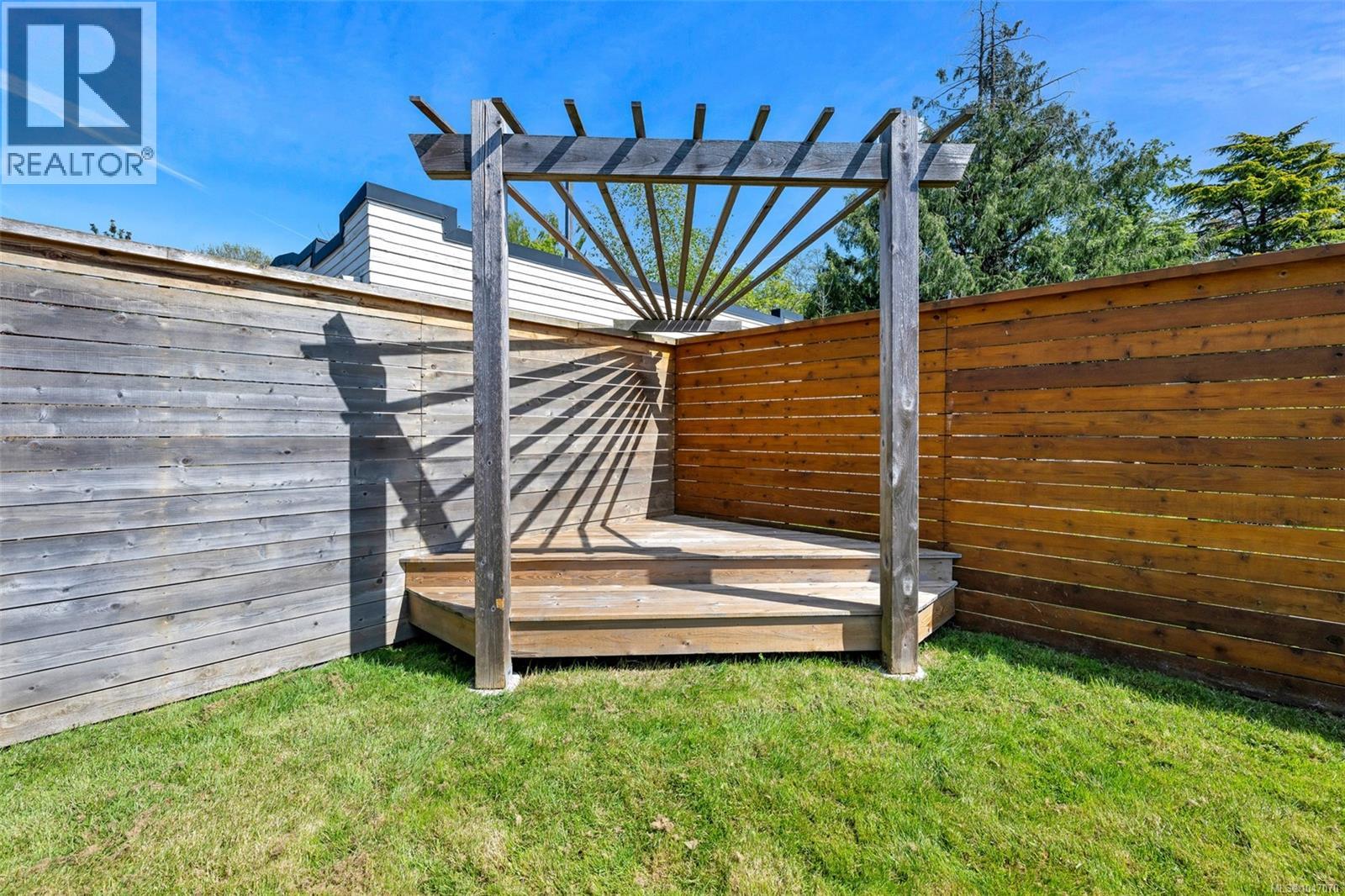 3107 Quadra St - 24