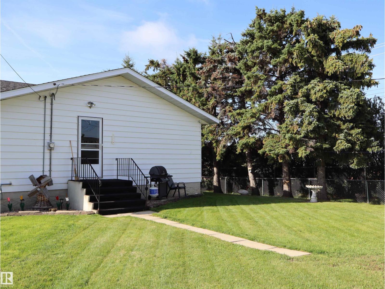 5530 46 street - 6