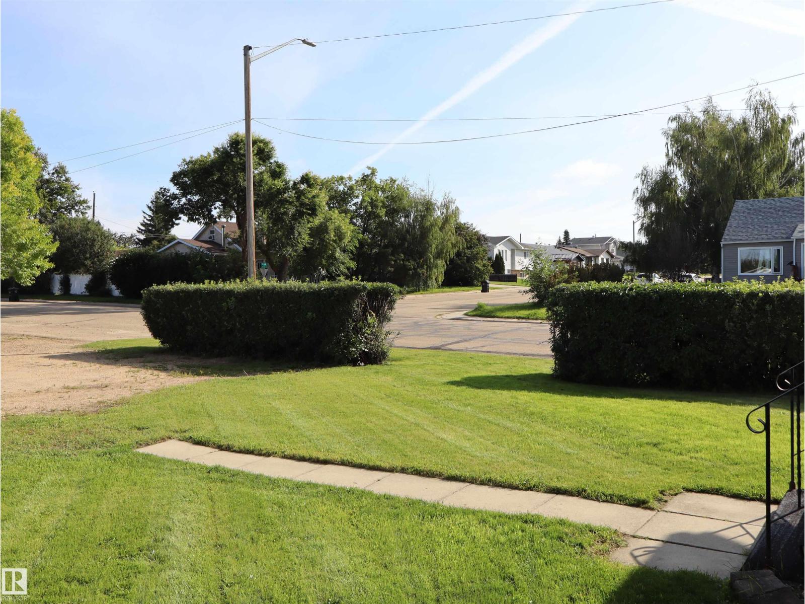 5530 46 street - 41